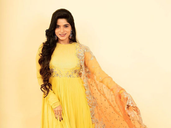 Beautiful Clicks Of Divya Bharathi